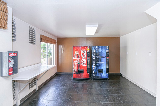 Photo - 5525 Canoga Ave Unidad 113