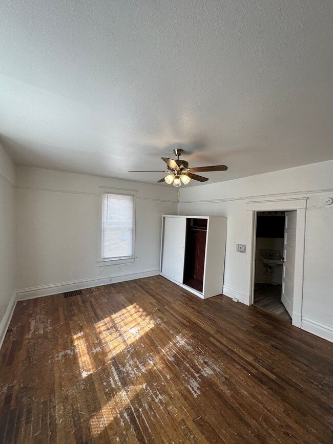 Photo - AJE1825 Unit 2