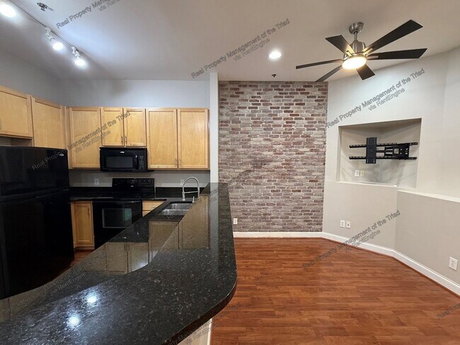 Photo - 220 W Market St Unit 103