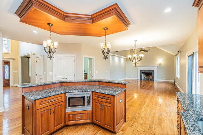 Photo - 361 S Elm St