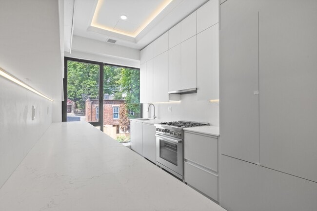 Building Photo - 1580 Beacon St Unit 300