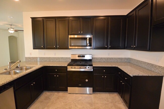 Photo - 3 bedroom 2 bathroom in Ashton Park gated community NW Visalia!