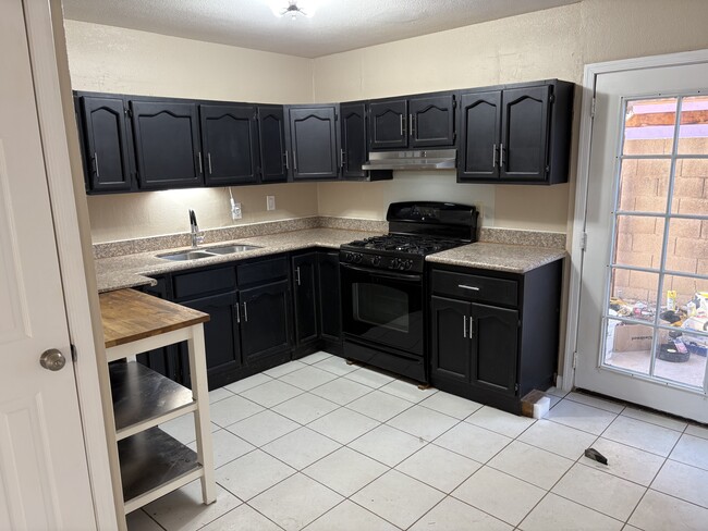 Photo - 7728 E McKinley St