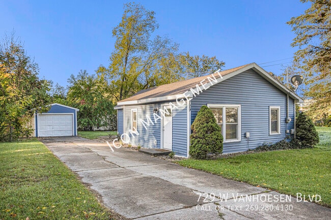 Building Photo - 729 W Van Hoesen Blvd