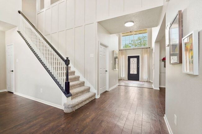 Building Photo - 8615 Discus Dr