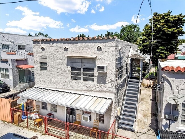Building Photo - 1011 SW 5th St Unit 3 Rental