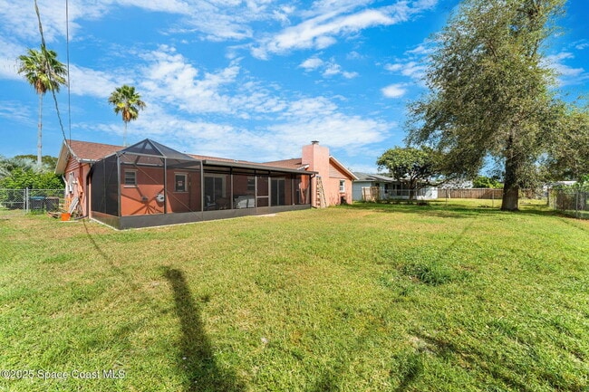 Photo - 1848 Edith St NE