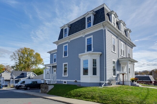 47 Mechanic St Unit 2