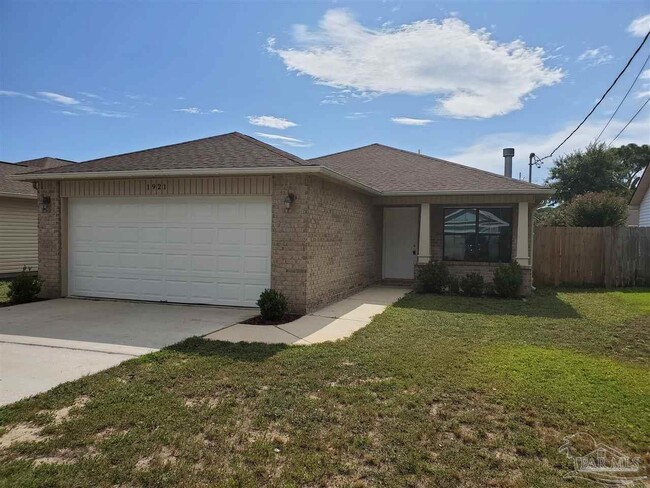 Building Photo - 1921 Luneta St