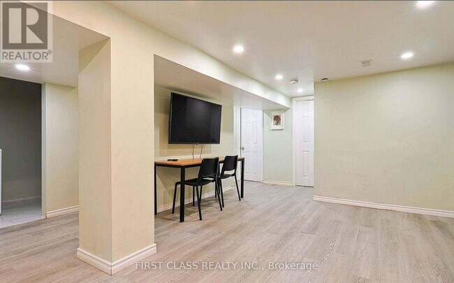 Photo - 76 MacDonald St
