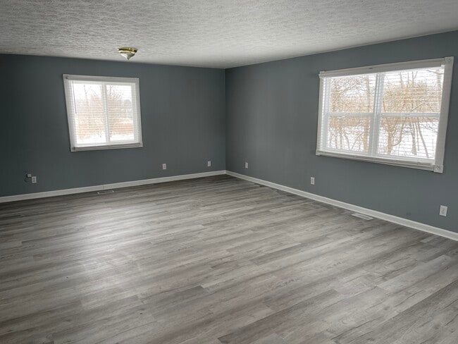 Photo - 1592 E 236th St