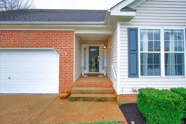 Photo - 2605 Mercer Plz