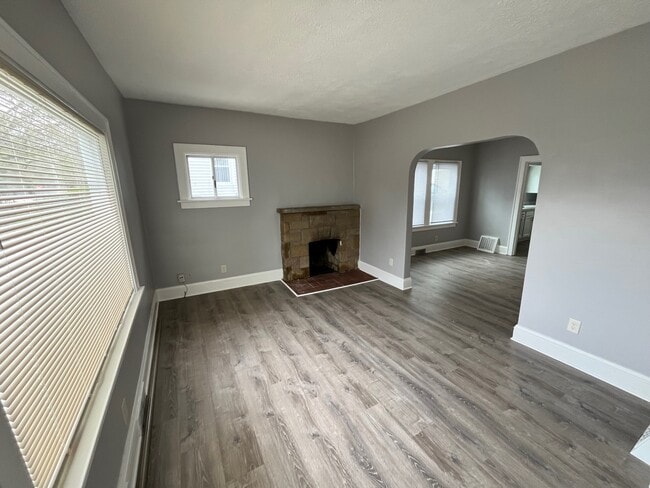 Photo - 562 Belden Ave