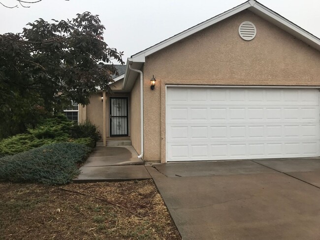 Photo - 3 bed, 2 bath with A/C in Fountain Mesa Heights - Available Now! MileStone Real Estate Services