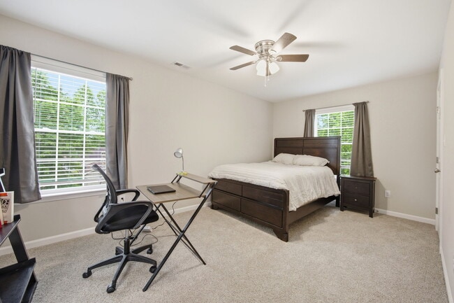 Photo - 2948 Lashmit Dr