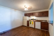 1BR, 1BA - 700 SF
