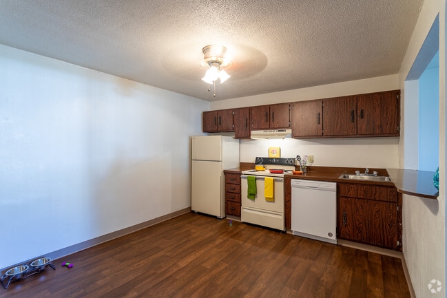 1HAB, 1BA - 700 ft² - Evergreen Manor