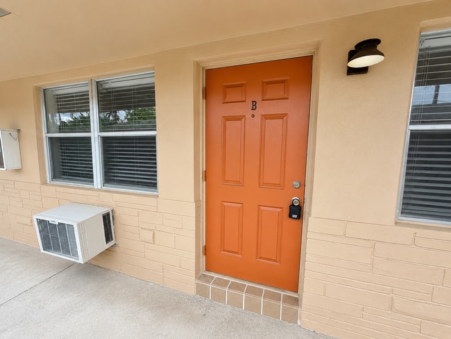 Photo - 920 SW 15th Terrace Unit B
