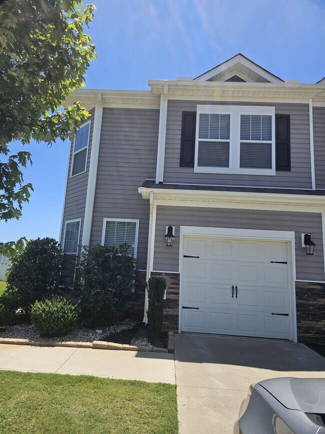 Photo - 422 Yellow Fox Rd