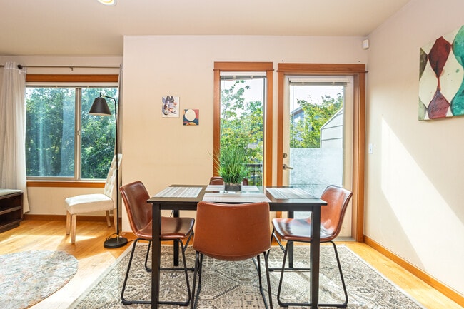 Photo - 3314 Wetmore Ave S