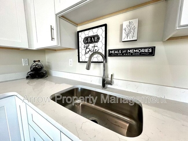 Photo - 1067 Claude Rd