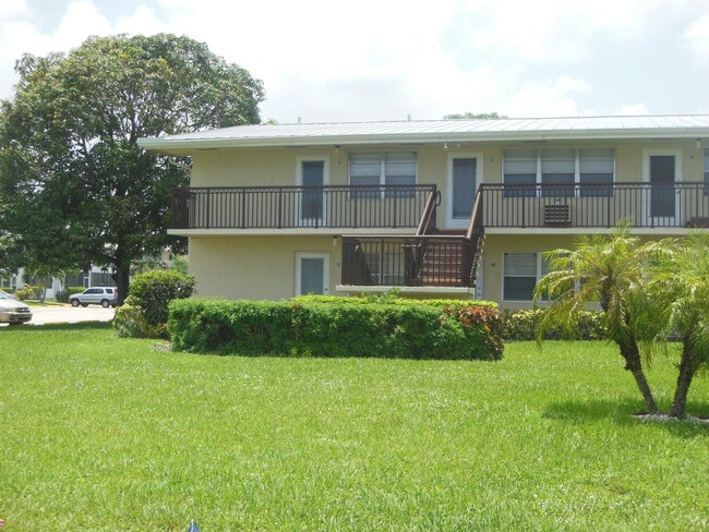 Building Photo - 156 Andover F Unit 156