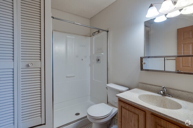 2BR, 2BA - 1,105SF - Bathroom