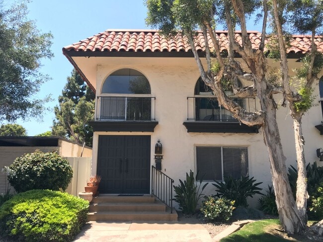 Building Photo - Beautiful Townhome with large fenced back patio, second story balcony, and two covered parking spots