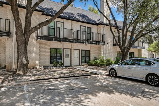 Photo - 1307 Kinney Ave Unidad 107