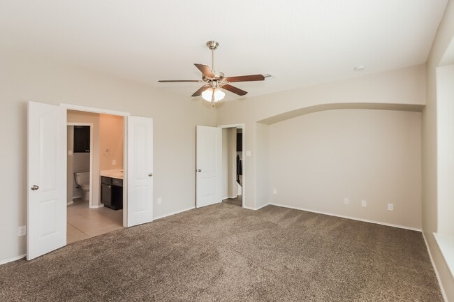 Building Photo - 439 Sky Ridge Dr