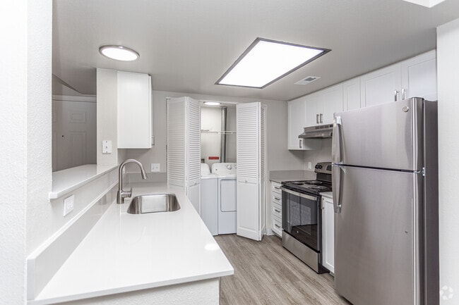 2BR, 1BA - 857SF