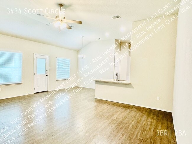 Photo - 3434 Scott Cir