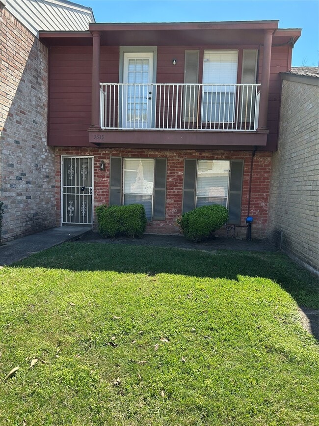 Building Photo - 9339 Westwood Village Dr