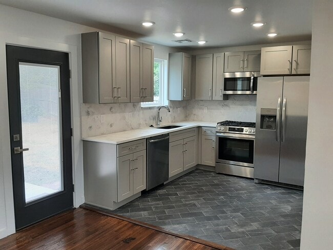 Photo - 322 S Arrington Dr