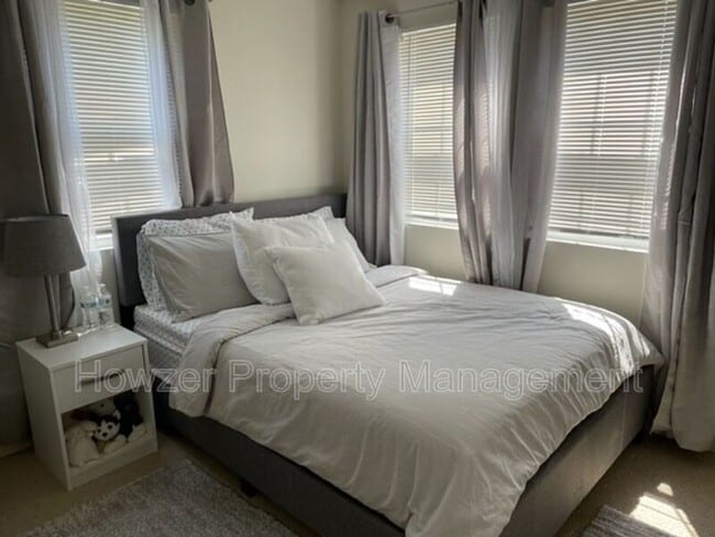 Photo - 17 High School Rd Unidad G