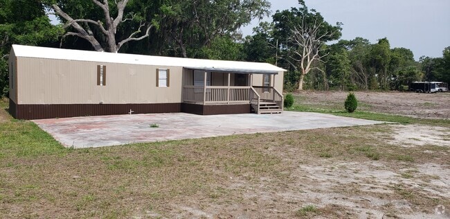 Building Photo - 17038 Meridian Blvd Rental