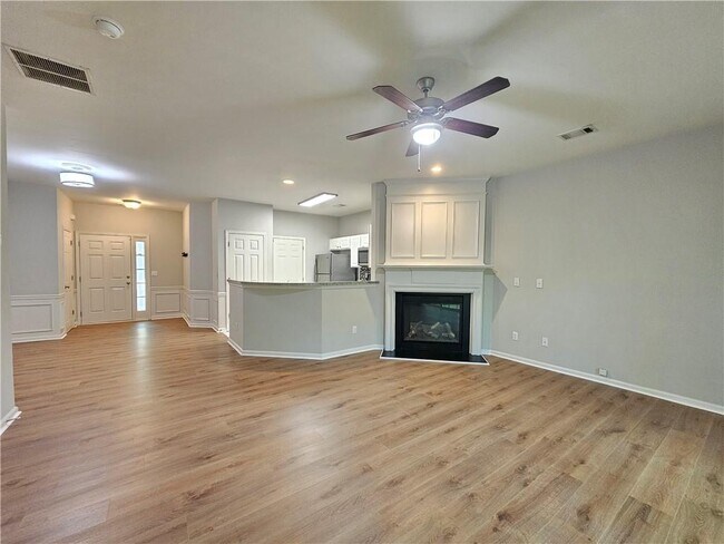 1999 Hailston Dr NW