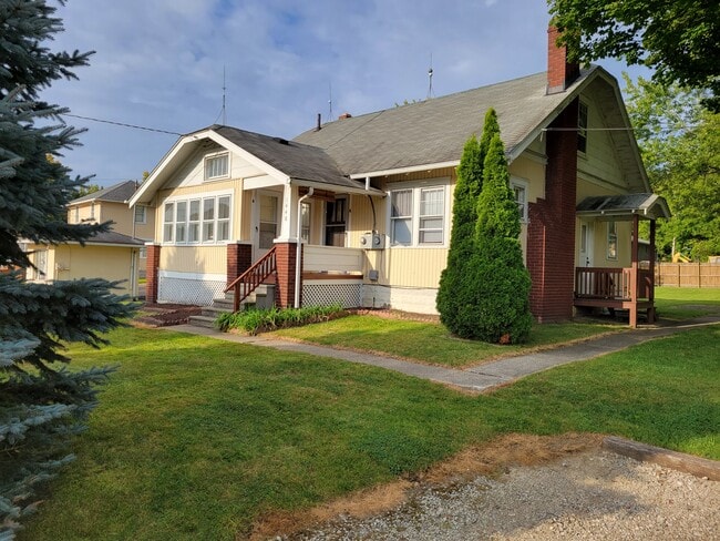 Building Photo - 1448 Massillon Rd Unit Apt. A