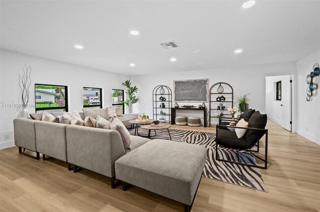 Photo - 679 SW 17th Ct