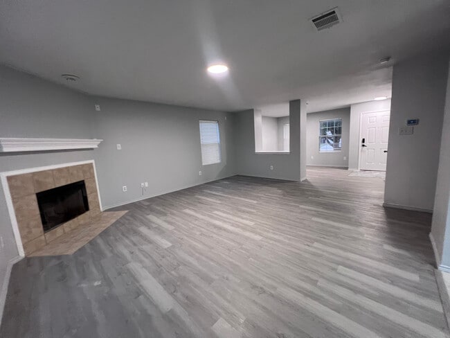 Photo - Room in House on Shallow Creek Dr