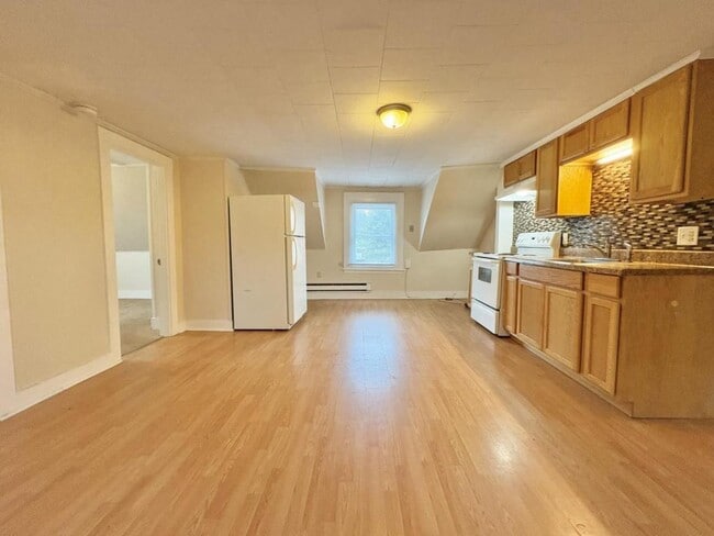 Photo - 47 Garrison St