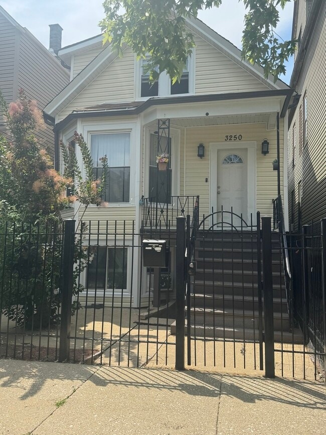 Building Photo - 3250 N Albany Ave Rental
