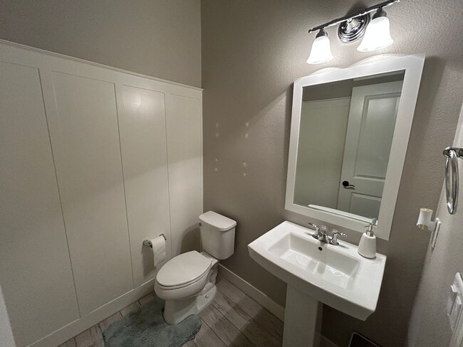 Photo - Brighton Oaks Beauty Just Steps from Downt...