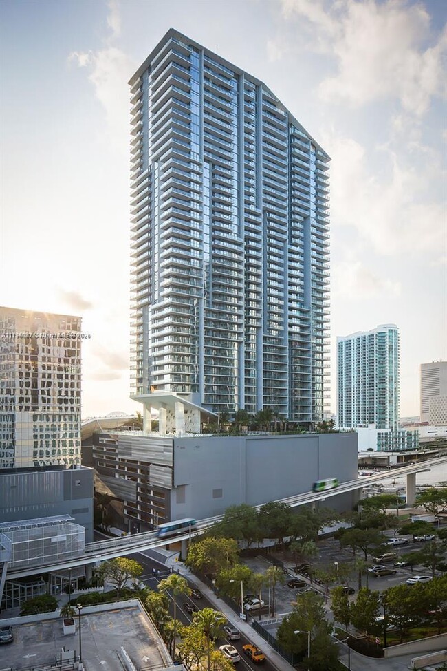 Photo - 68 SE 6th St Unidad 910 Rental