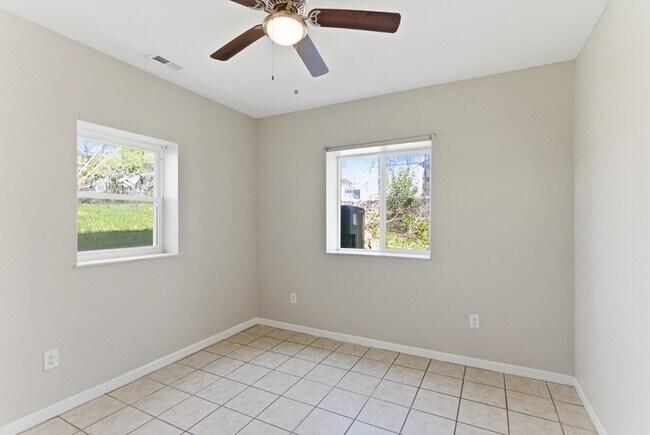 Photo - 3300-3374 Valley View Drive - 3370