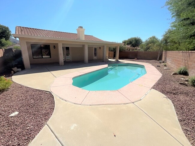 Building Photo - Foothills Location - 3 Bedroom 2 bath on cul-de-sac with Sparkling pool