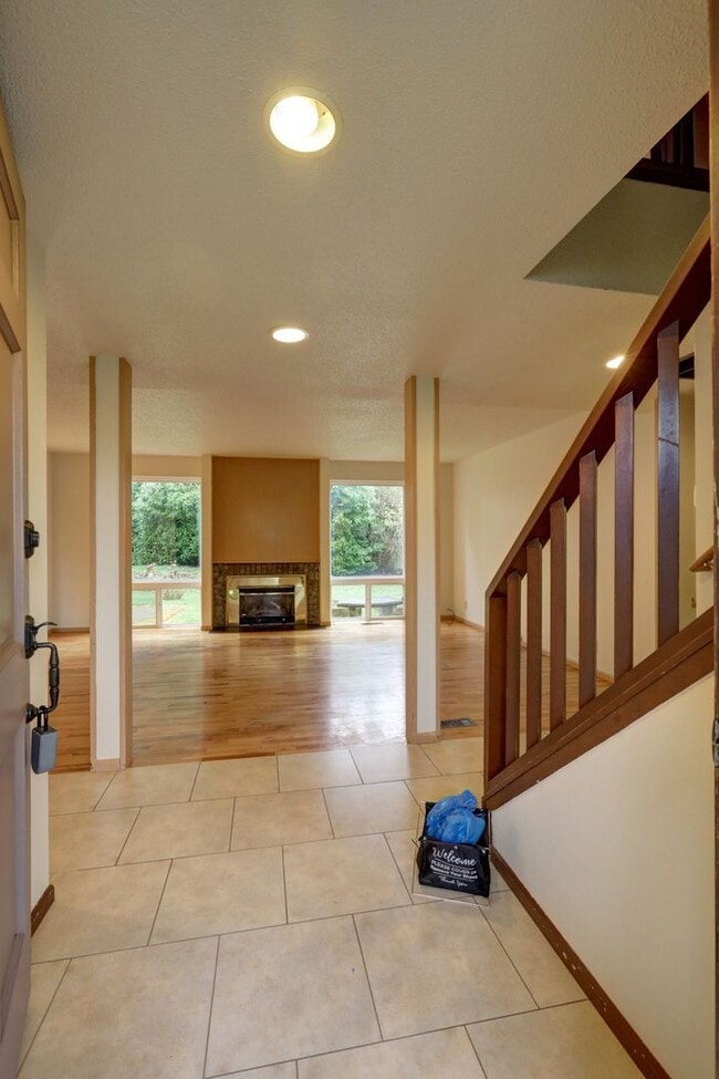 Photo - Bright spacious 4-bedroom 2.5 bath home in Bellevue