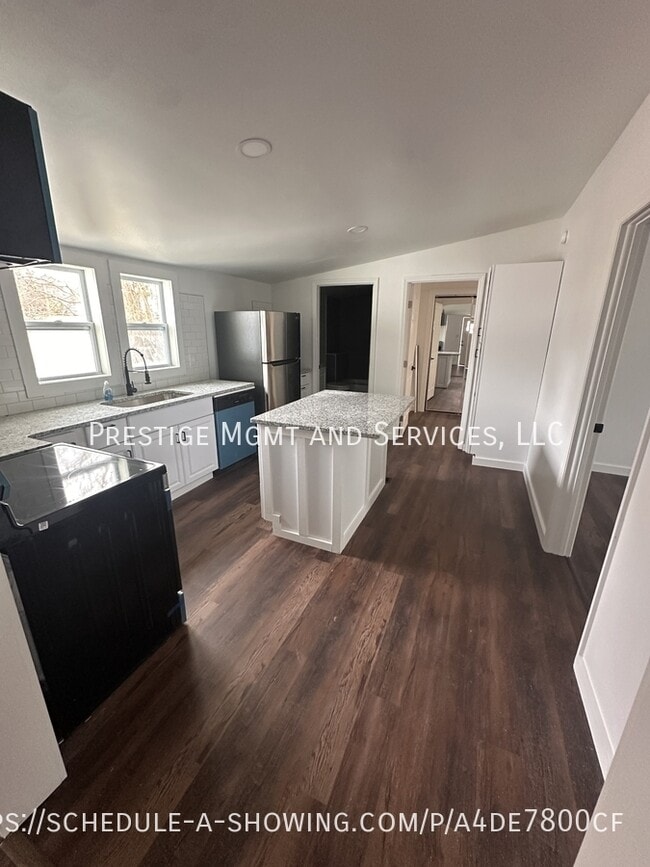 Photo - 401 Holmes St