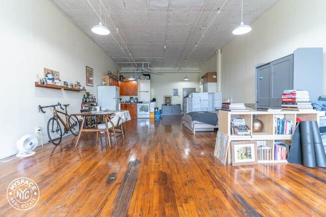 Photo - 255 McKibbin St