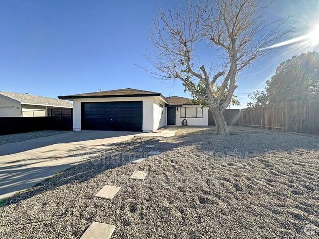 Building Photo - 1029 W Mariposa Ave Rental